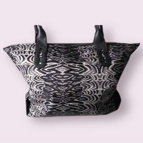 Stella & Dot Getaway Expandable Zebra Tote Bag - Picture 13 of 15